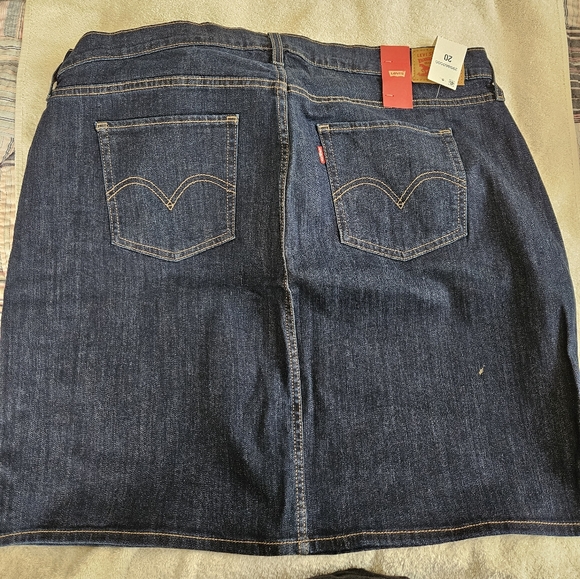 NWT- Levi's skirt - Picture 2 of 6